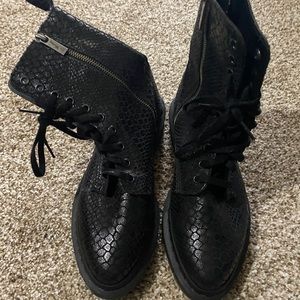Dr. Martens size 7 women’s Alix snake embossed leather excellent condition